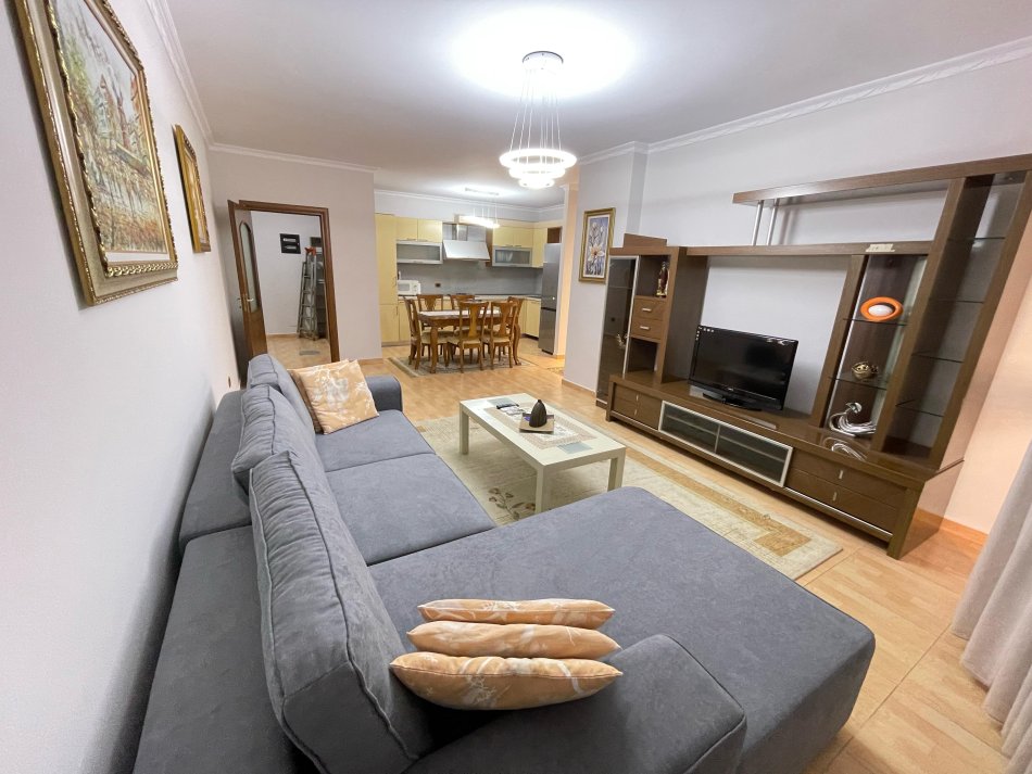 Tirane, jepet me qera apartament 2+1 Kati 5, 95 m² 650 € (21 dhjetori)