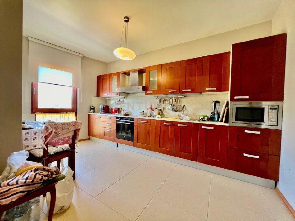 SHESIM, PENTHOUSE MODERN 5+1+4 me 4 POSTE PARKIMI!Neom95909