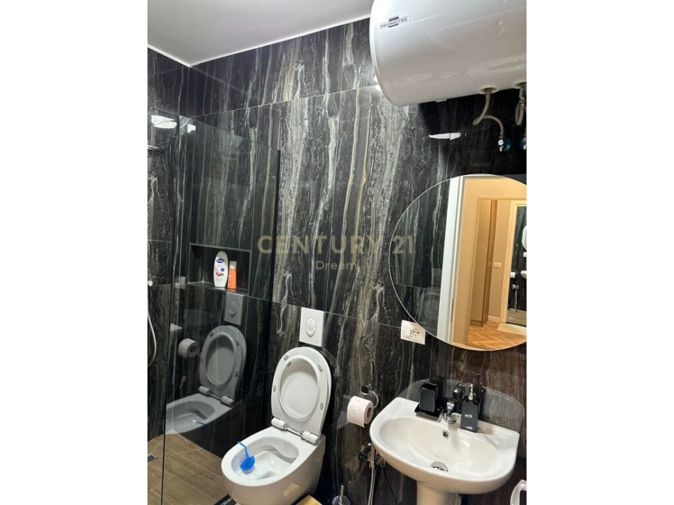 Tirane, shitet apartament 1+1 Kati 8, 76 m² 195.000 € (Rruga Jordan Misja)