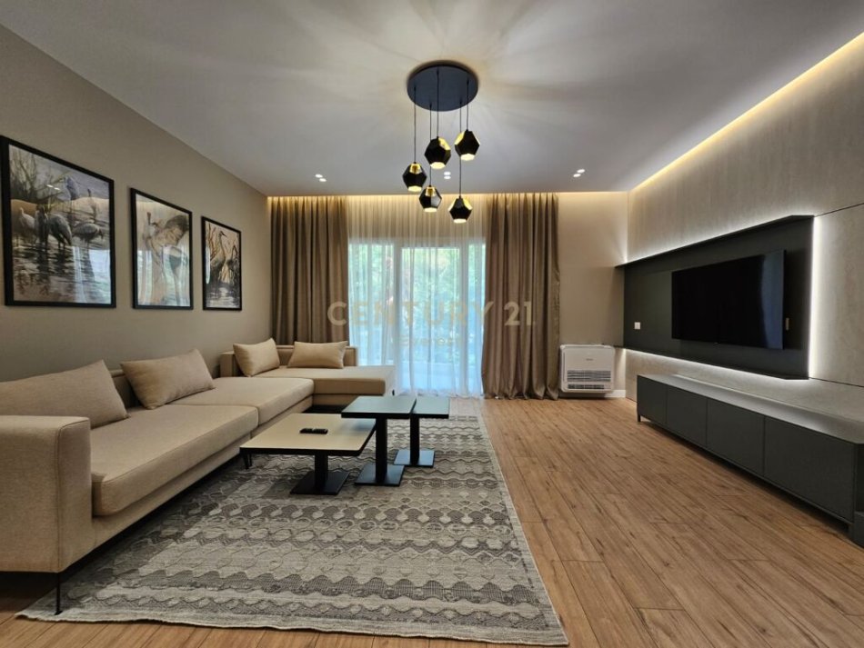 Tirane, shitet apartament 2+1+Ballkon Kati 1, 116 m² (kopeshti botanik)