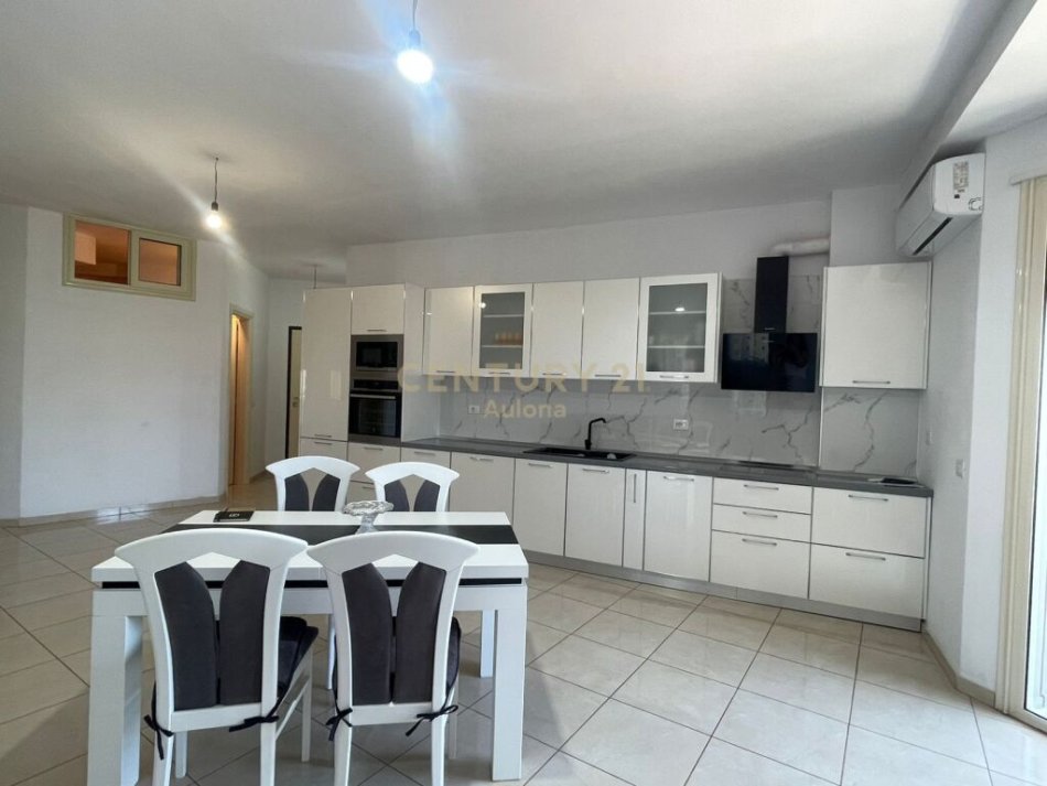 Vlore, jepet me qera apartament 2+1+Ballkon Kati 5, 124 m² 500 € (Skele)