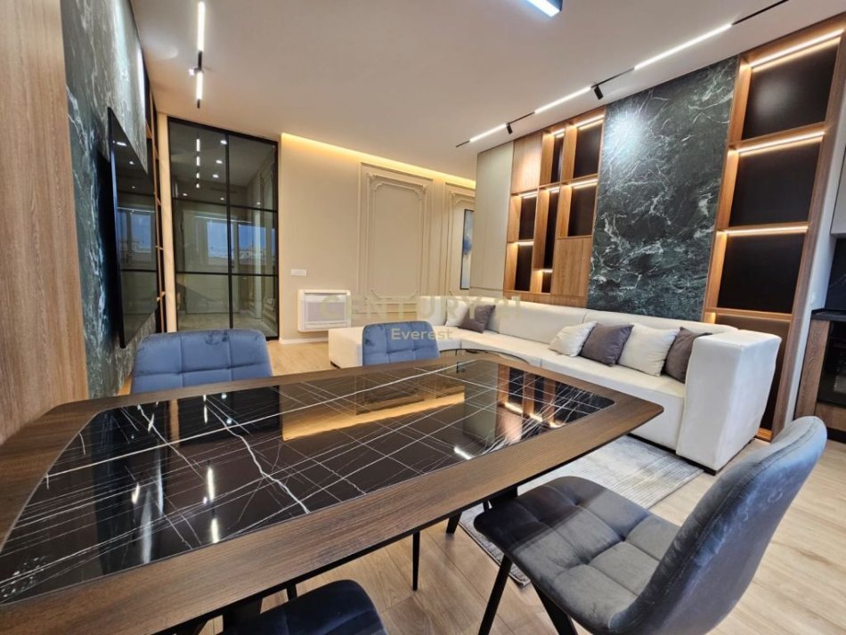 Tirane, jepet me qera apartament 2+1 Kati 8, 117 m² 1.500 € (rruga e barrikadave)