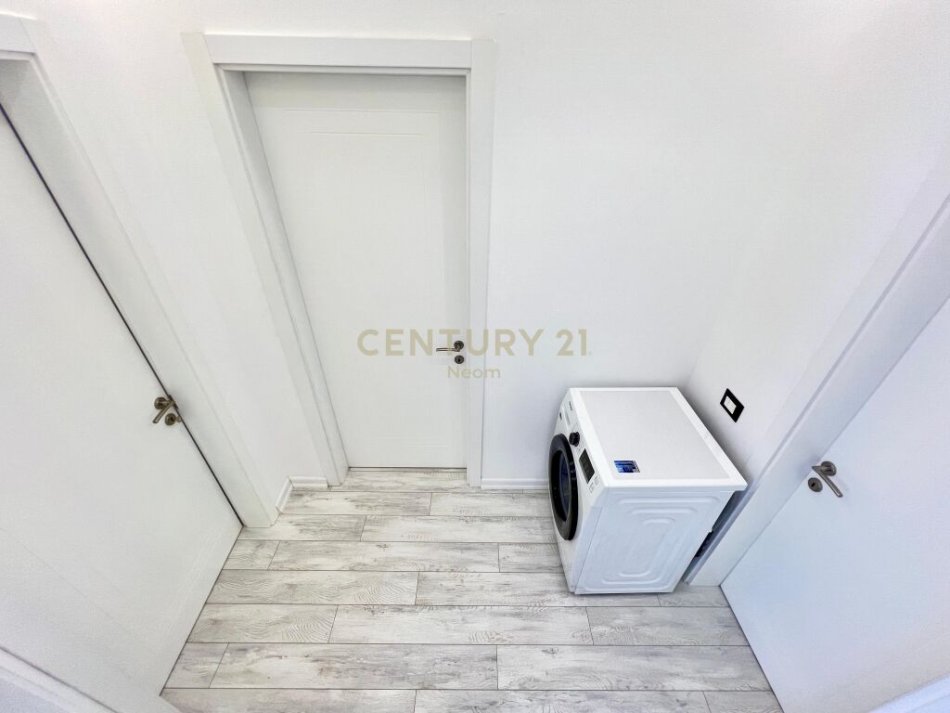 shitet apartament 3+1 Kati 9, 111 m² 285.000 € (Rruga e Kavajes)