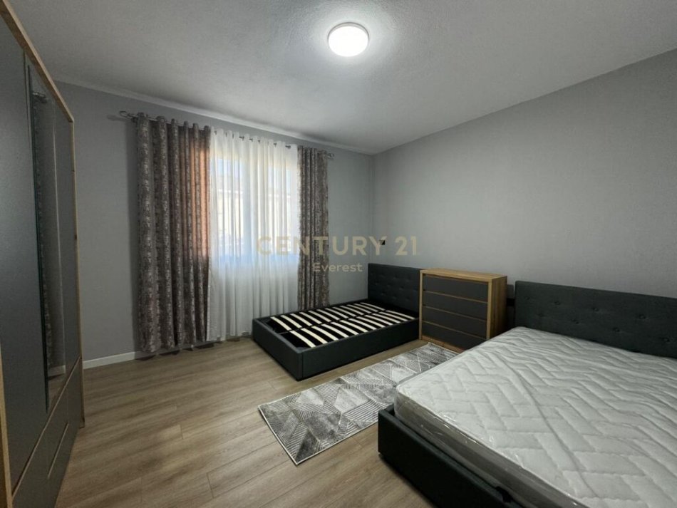 Tirane, jepet me qera apartament 2+1 Kati 2, 102 m² 400 € (shkoze)