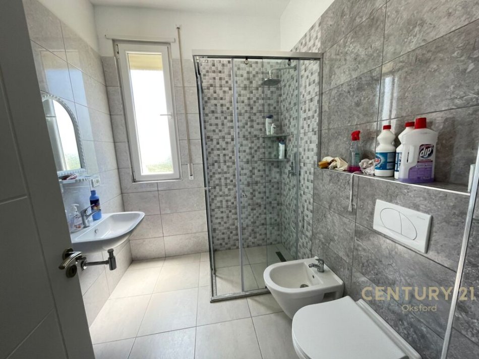Tirane, jepet me qera apartament 2+1+Ballkon Kati 1, 97 m² 600 € (Ish Fusha e Aviacionit)