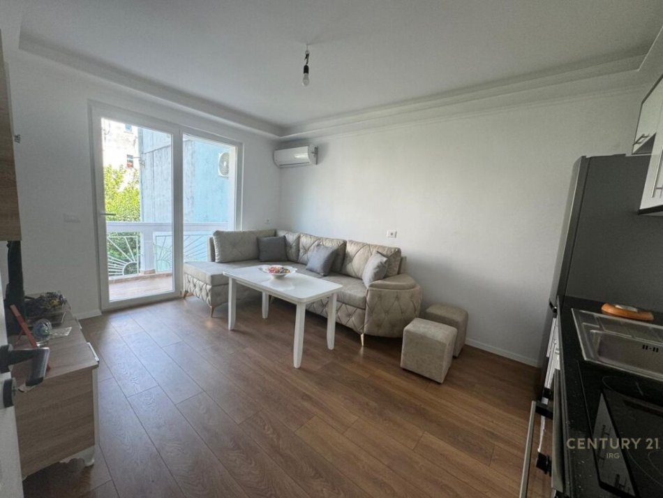 Tirane, jepet me qera apartament 2+1+Ballkon Kati 3, 70 m² 600 € (Rruga &quot;Mine Peza&quot;)