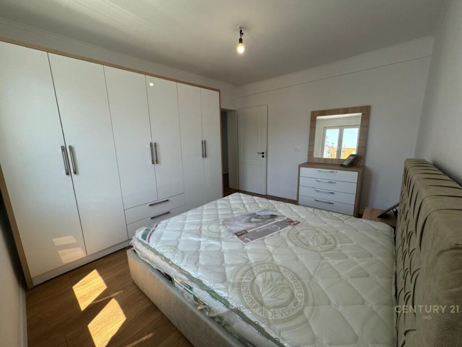 Tirane, jepet me qera apartament 2+1+Ballkon Kati 3, 70 m² 600 € (Rruga &quot;Mine Peza&quot;)