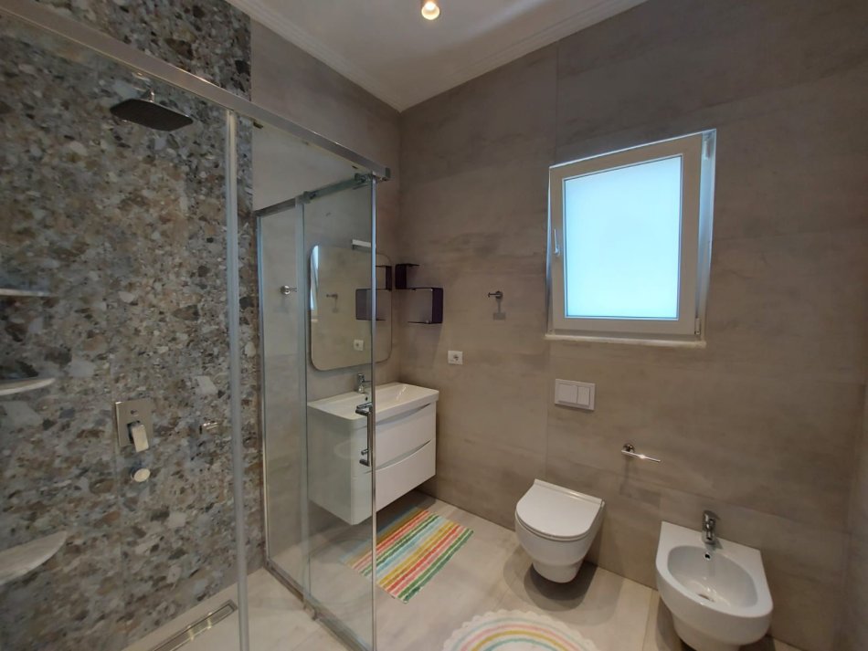 Tirane, jepet me qera Vile 2 Katshe Kati 0, 243 m² 3.000 € (Elysium Residence)