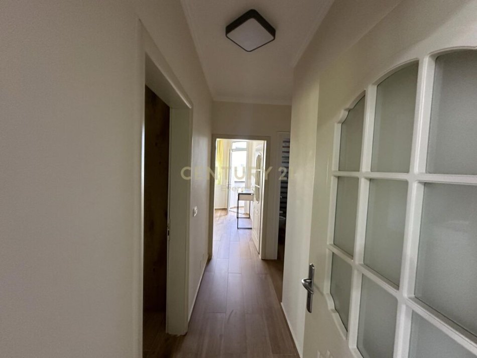 Tirane, jepet me qera apartament 2+1 Kati 3, 80 m² 550 € (FUSHA AVIACIONIT)