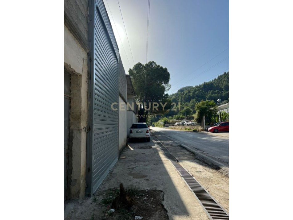 Tirane, jepet me qera ambjent biznesi Kati 0, 460 m² 1.500 € (Mullet)