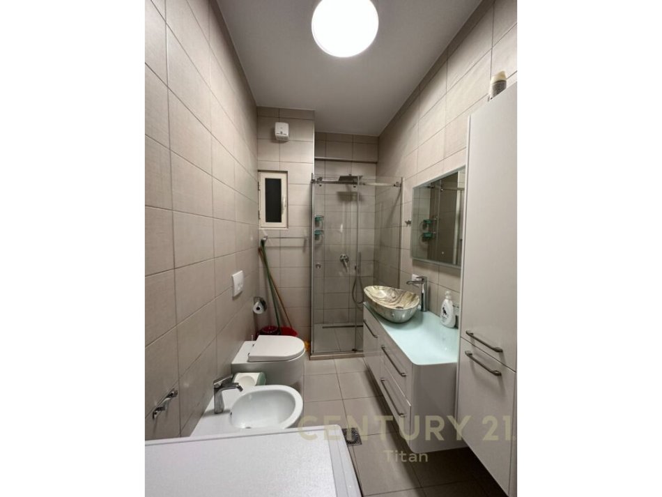 Tirane, shitet apartament 2+1 Kati 6, 95 m² 173.000 € (rruga e kavajes)