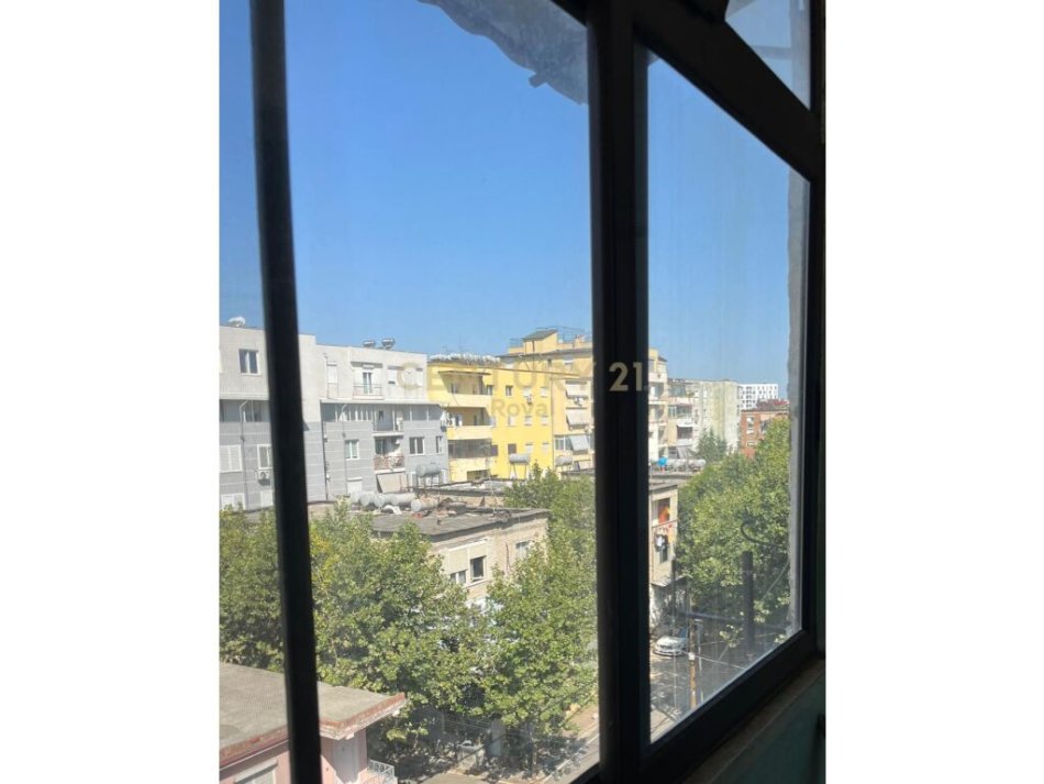 Tirane, shitet apartament 2+1+Ballkon Kati 5, 65.000 € 