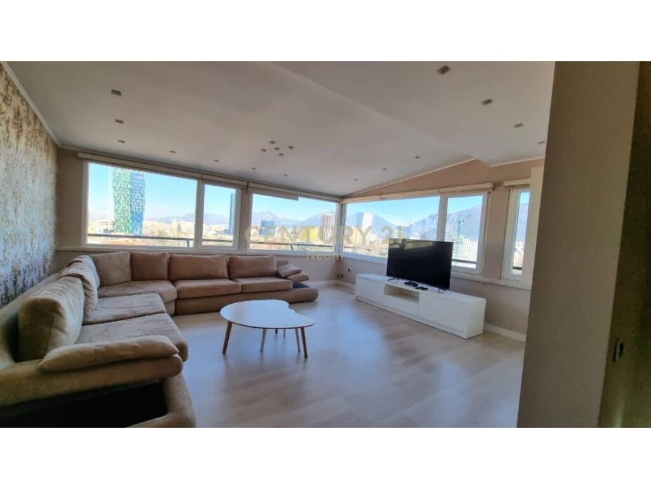 Tirane, jepet me qera 2+1 Kati 12, 165 m² 2.000 € (Ish Blloku)