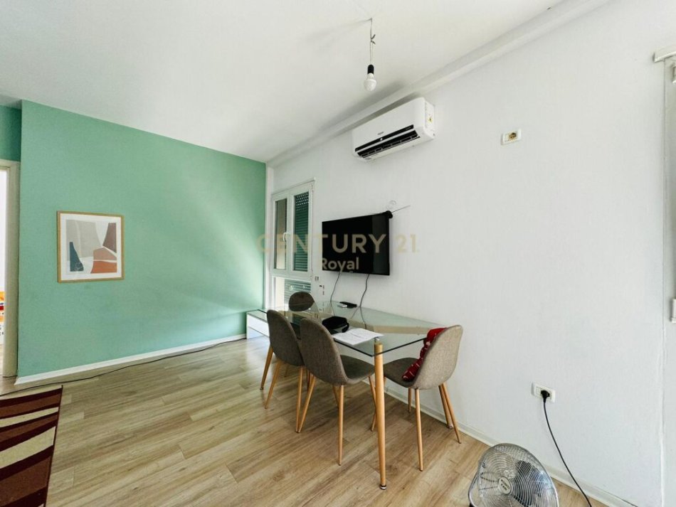 Tirane, jepet me qera apartament 1+1 Kati 6, 55 m² 500 € (ISH FUSHA AVIACIONIT)