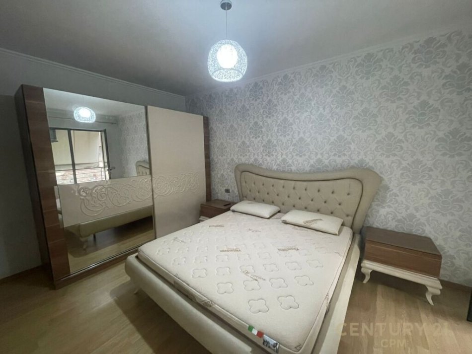 Tirane, jepet me qera apartament 2+1 Kati 3, 89 m² 550 € (rruga e dibres)