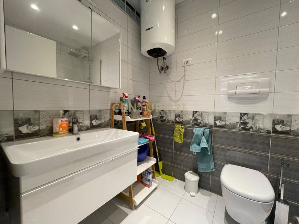 Tirane, jepet me qera apartament 1+1 Kati 1, 85 m² 750 € (teg)