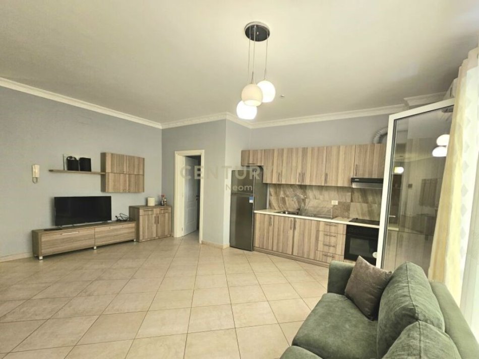 Tirane, jepet me qera apartament 2+1 Kati 1, 121 m² 650 € (Rruga eduard mano)