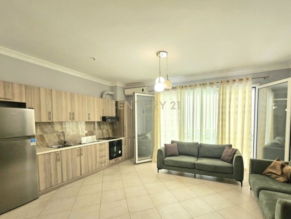 Tirane, jepet me qera apartament 2+1 Kati 1, 121 m² 650 € (Rruga eduard mano)