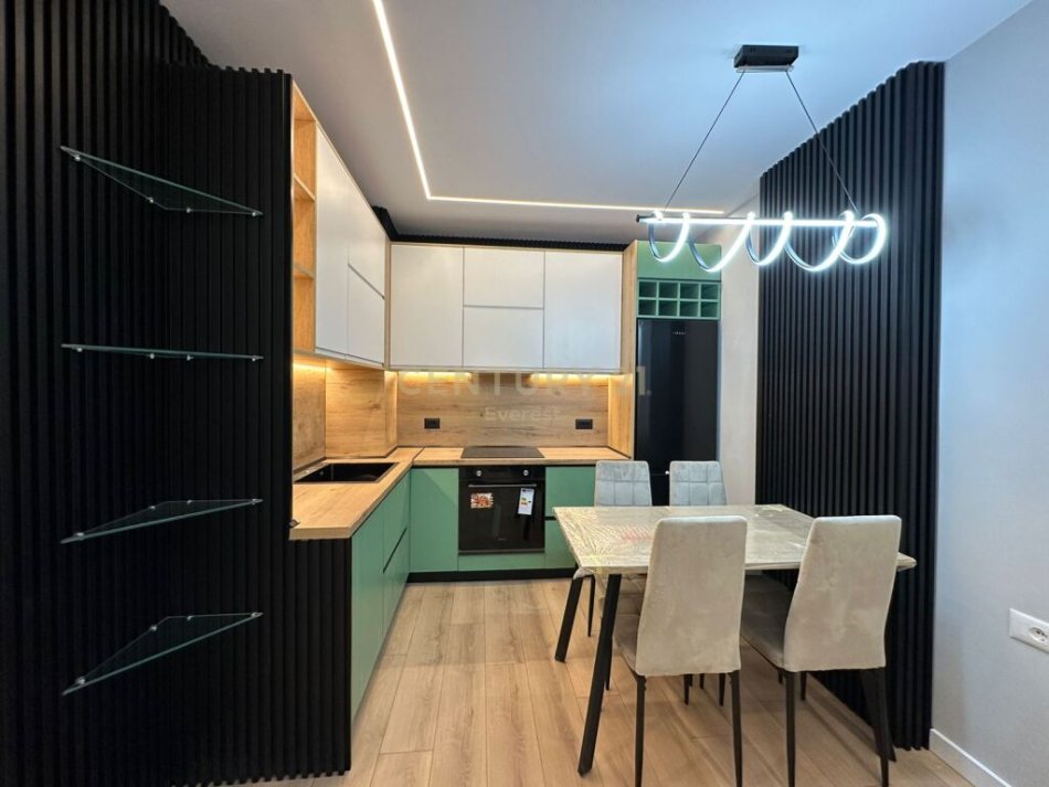 Tirane, shitet apartament 2+1+Ballkon Kati 5, 87 m² 142.000 € (laprake)
