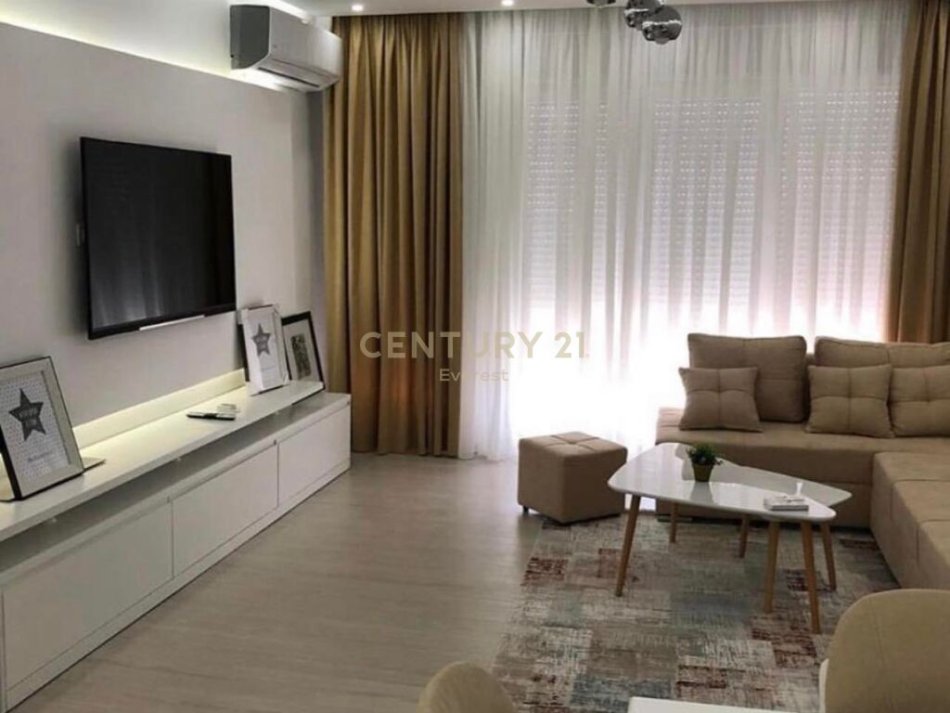 Tirane, jepet me qera apartament 2+1 Kati 5, 113 m² 550 € (Astir)