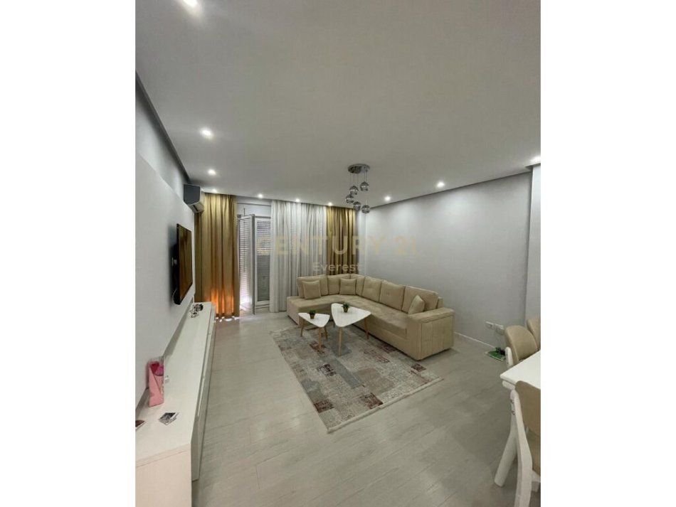 Tirane, jepet me qera apartament 2+1 Kati 5, 113 m² 550 € (Astir)