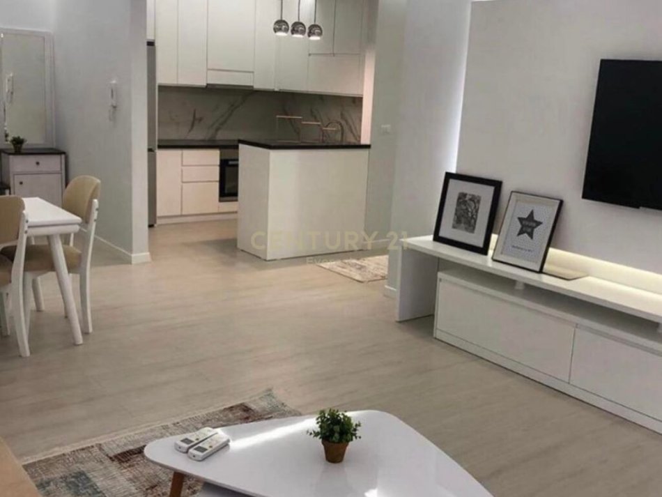 Tirane, jepet me qera apartament 2+1 Kati 5, 113 m² 550 € (Astir)