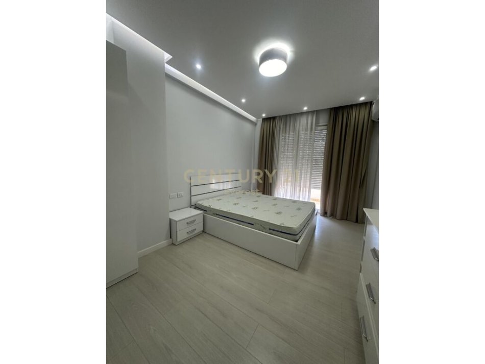 Tirane, jepet me qera apartament 2+1 Kati 5, 113 m² 550 € (Astir)