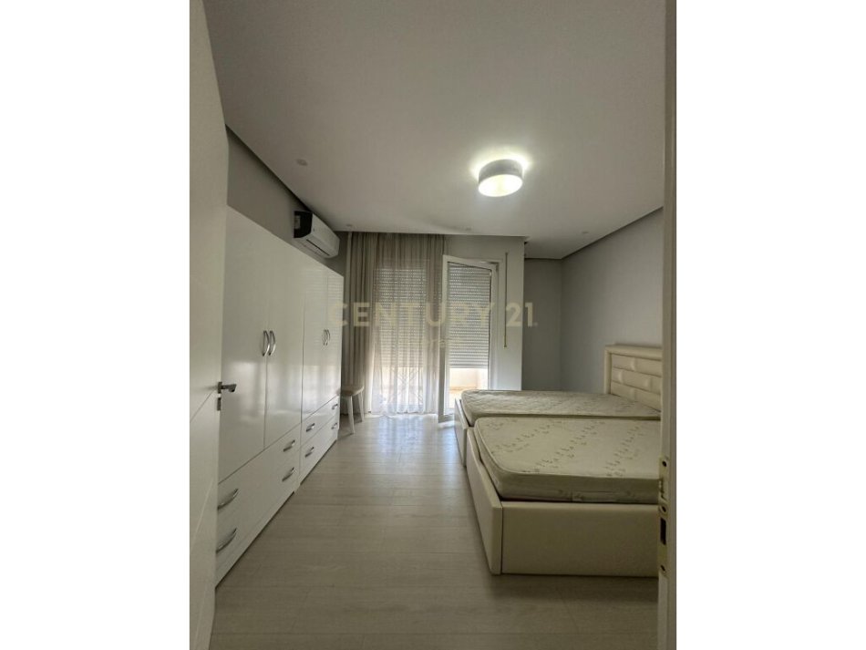 Tirane, jepet me qera apartament 2+1 Kati 5, 113 m² 550 € (Astir)