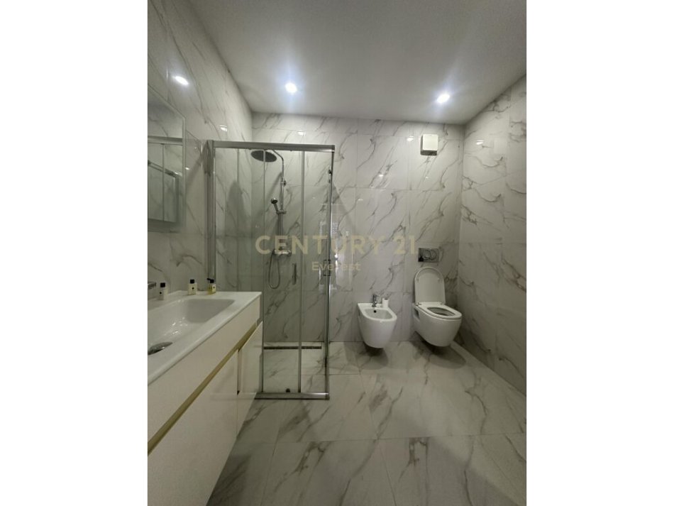 Tirane, jepet me qera apartament 2+1 Kati 5, 113 m² 550 € (Astir)
