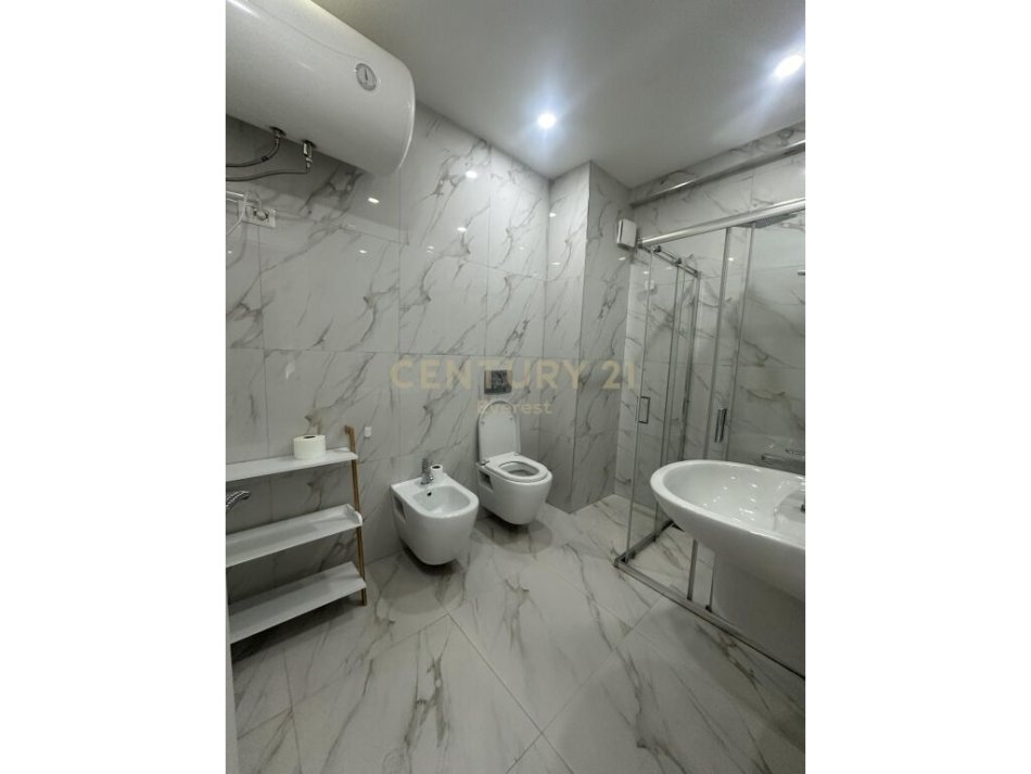 Tirane, jepet me qera apartament 2+1 Kati 5, 113 m² 550 € (Astir)