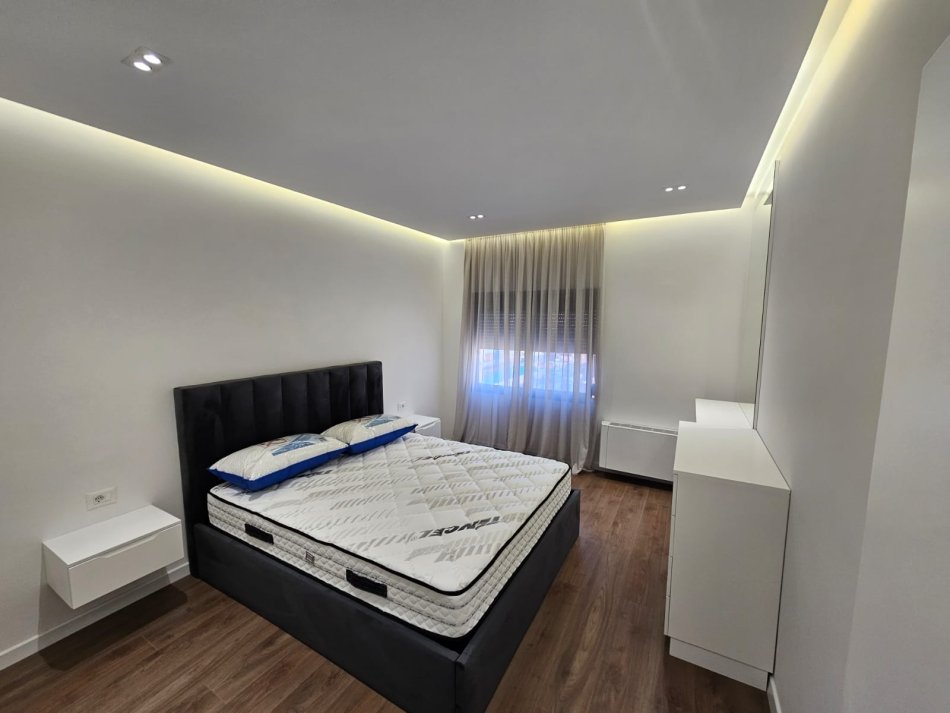 Tirane, jepet me qera apartament 2+1 Kati 5, 100 m² 1.000 € (RRUGA HIM KOLLI)