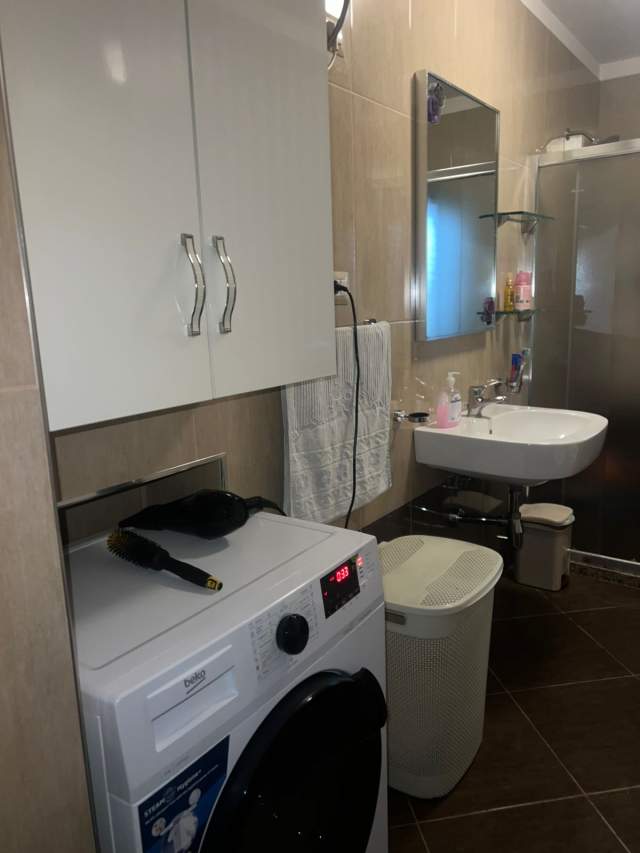 Tirane, jepet me qera apartament 2+1 Kati 3, 90 m² 600 Euro (rruga Fortuzi)