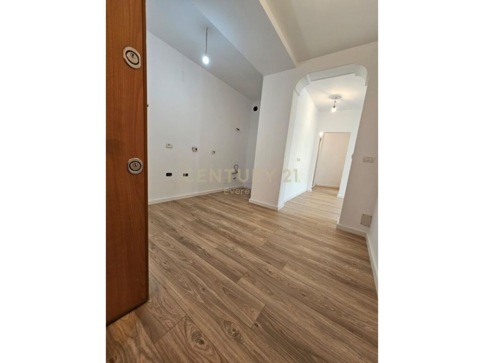 Tirane, shes apartament 1+1 Kati 2, 70 m² 136.000 € 