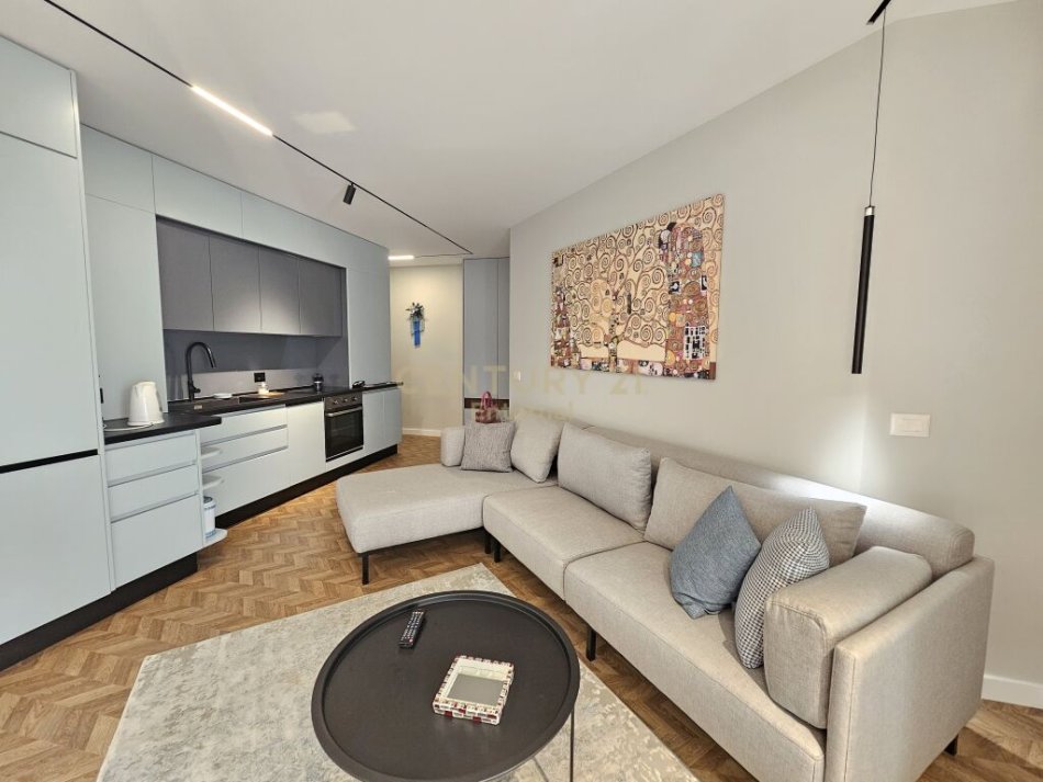 Shqiperi, jepet me qera apartament 1+1 Kati 2, 70 m² 650 € (Rruga e Elbasanit)