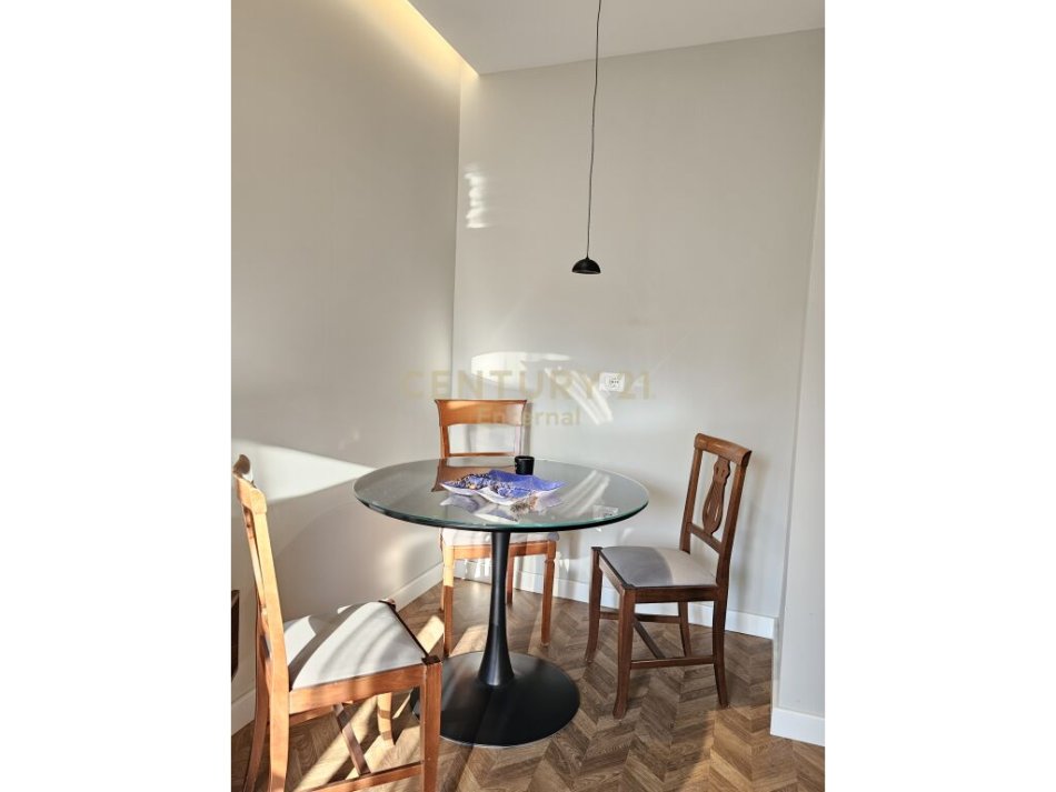 Shqiperi, jepet me qera apartament 1+1 Kati 2, 70 m² 650 € (Rruga e Elbasanit)