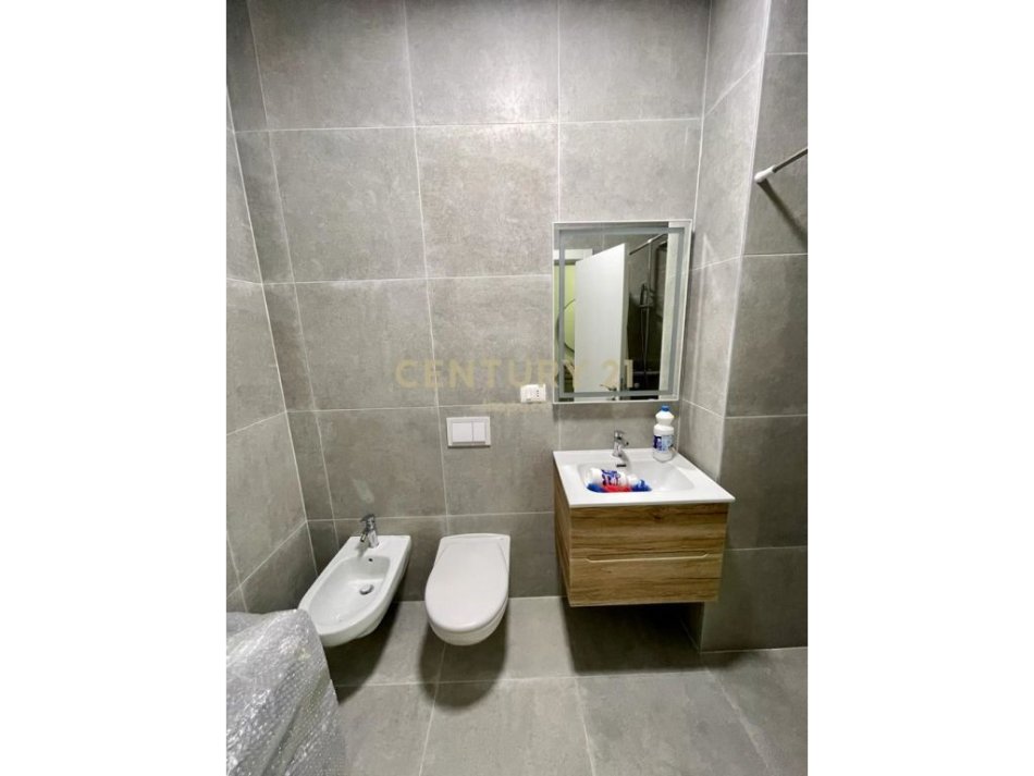 Tirane, shitet apartament 2+1 Kati 5, 103 m² 190.000 € (Kompleksi Arlis, Farmacia 10, Rruga e Dibrës)