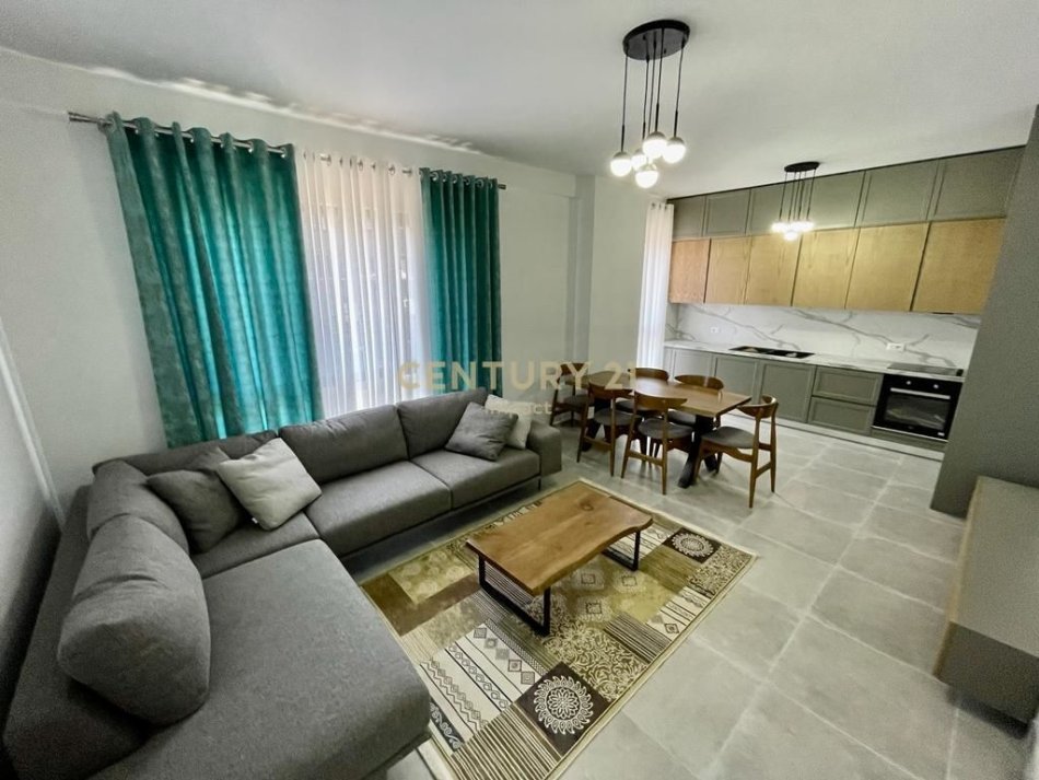 Tirane, shitet apartament 2+1 Kati 5, 103 m² 190.000 € (Kompleksi Arlis, Farmacia 10, Rruga e Dibrës)