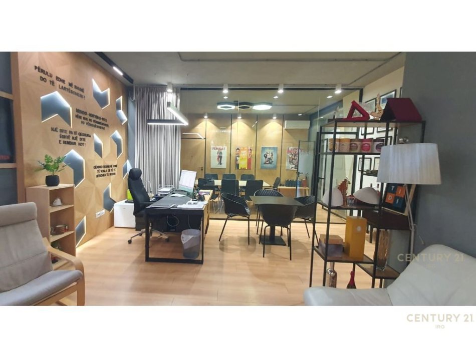 Tirane, jap me qera ambjent biznesi , 200 m² 3.000 € (Kopshti Botanik Zoologjik)