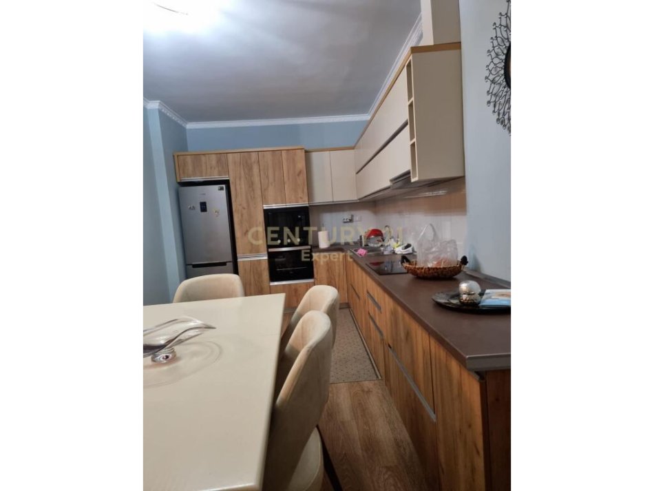 Tirane, shes apartament 2+1+2 , 114 m² 275.000 € (Kompleksi Delijorgji)