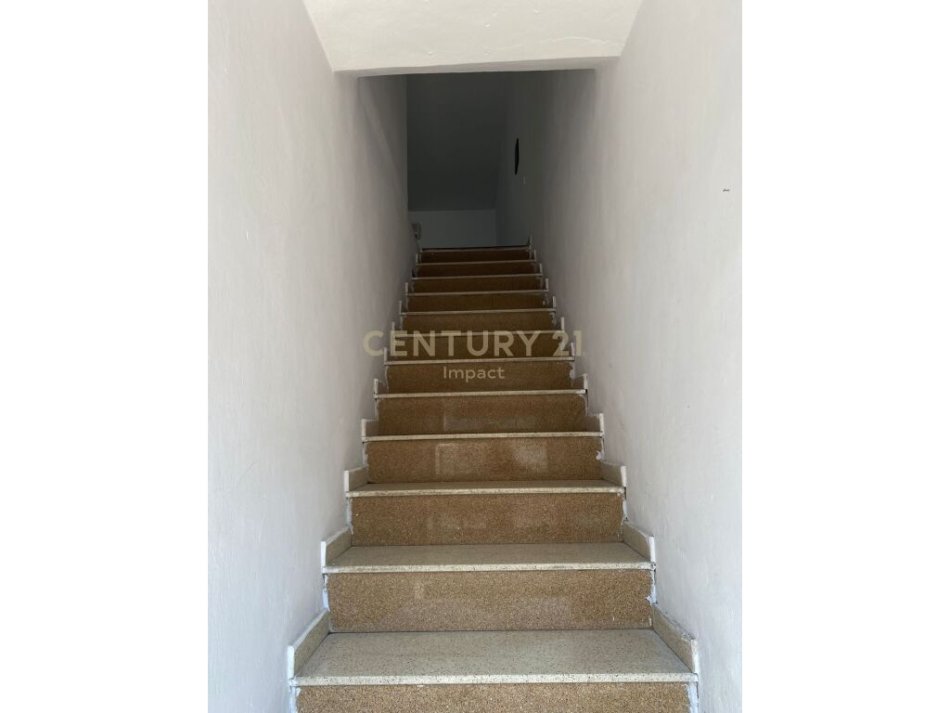 Tirane, shitet Kati 0, 141 m² 150.000 € (Komisariati nr 4 ALLIAS)