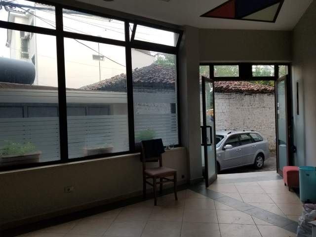 Elbasan, jepet me qera ambjent biznesi 106 m² 35.000 Leke