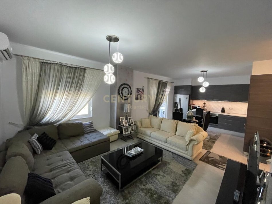 Durres, shitet apartament 2+1+Ballkon Kati 4, 130 m² 120.000 € (Shkemb Kavaje)