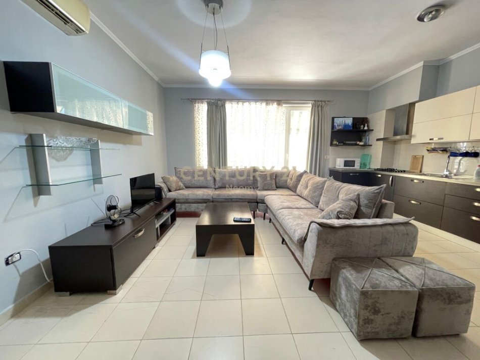 Tirane, jepet me qera apartament 2+1+Ballkon Kati 1, 116 m² 600 € (Kopshti Zoologjik)