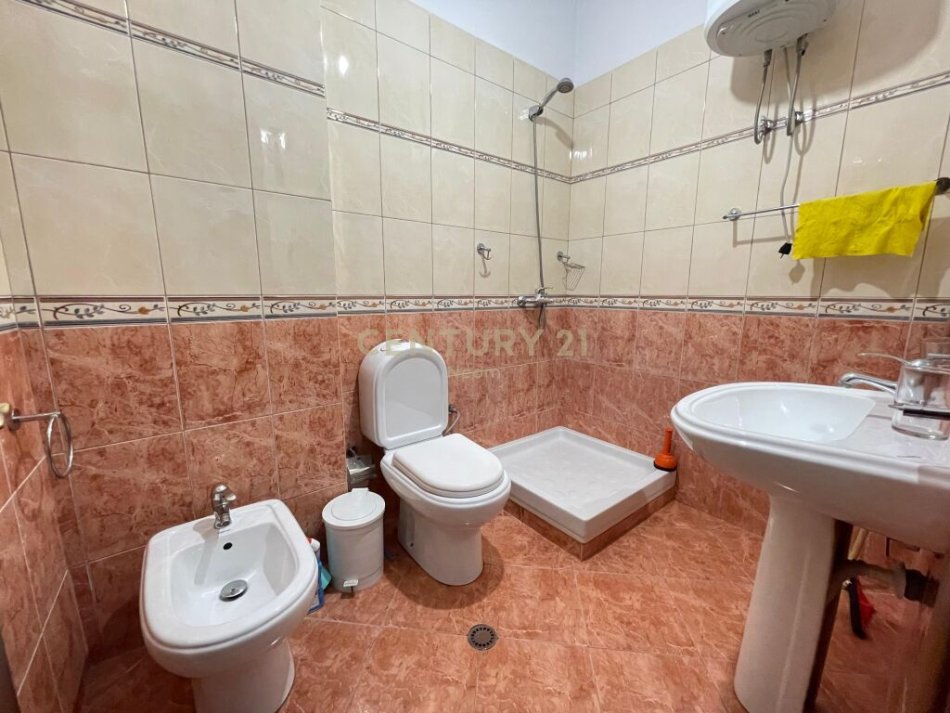 Tirane, jepet me qera apartament 2+1 Kati 1, 116 m² 600 € (kopeshti zoologjik)