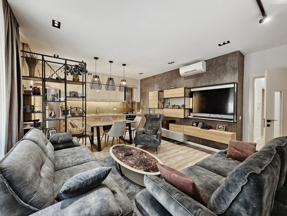 Tirane, shes apartament 3+1+2 + Parking , 128 m² 290.000 € (Liqeni i Thatë)
