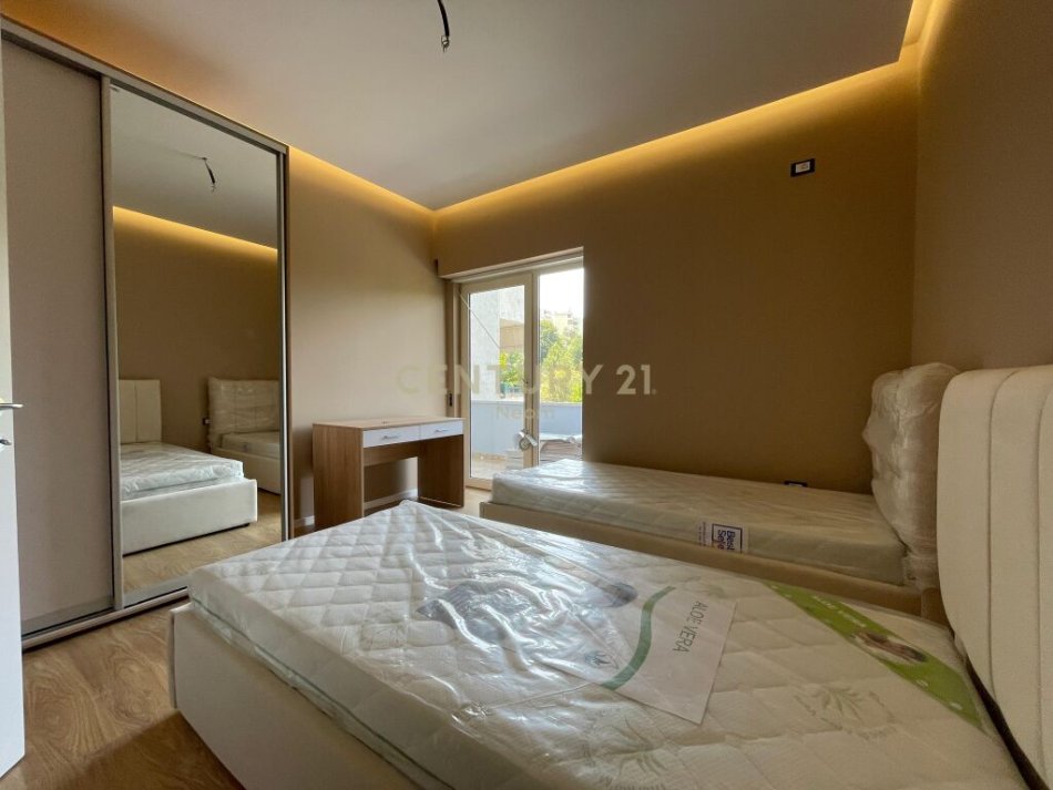 Tirane, jepet me qera apartament 2+1 Kati 1, 117 m² 750 € (kopeshti botanik)