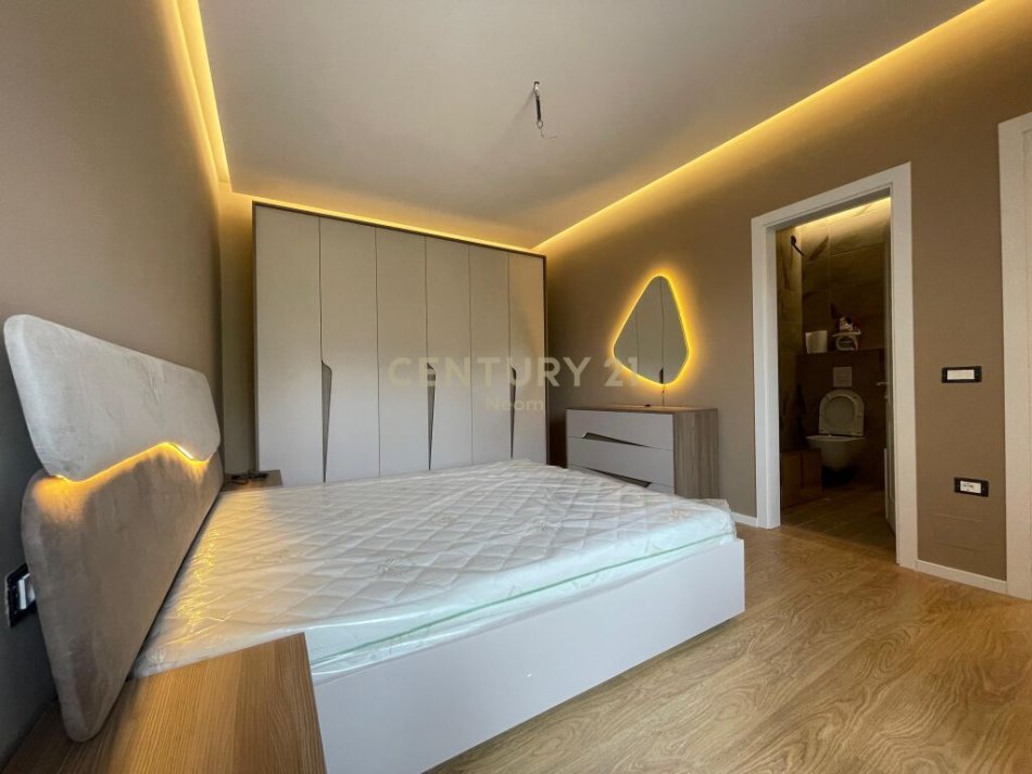 Tirane, jepet me qera apartament 2+1 Kati 1, 117 m² 750 € (kopeshti botanik)