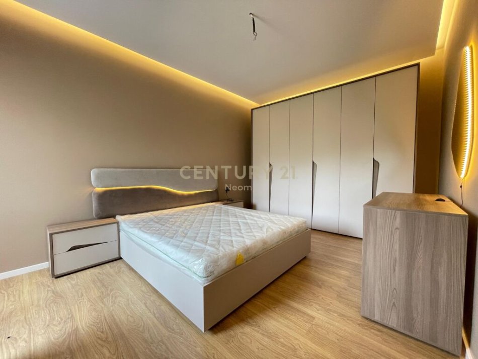 Tirane, jepet me qera apartament 2+1 Kati 1, 117 m² 750 € (kopeshti botanik)