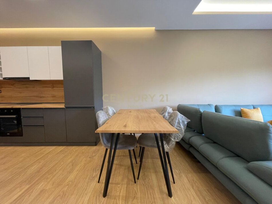 Tirane, jepet me qera apartament 2+1 Kati 1, 103 m² 750 € (kopeshti botanik)