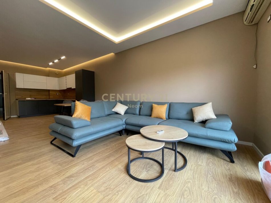 Tirane, jepet me qera apartament 2+1 Kati 1, 117 m² 750 € (kopeshti botanik)